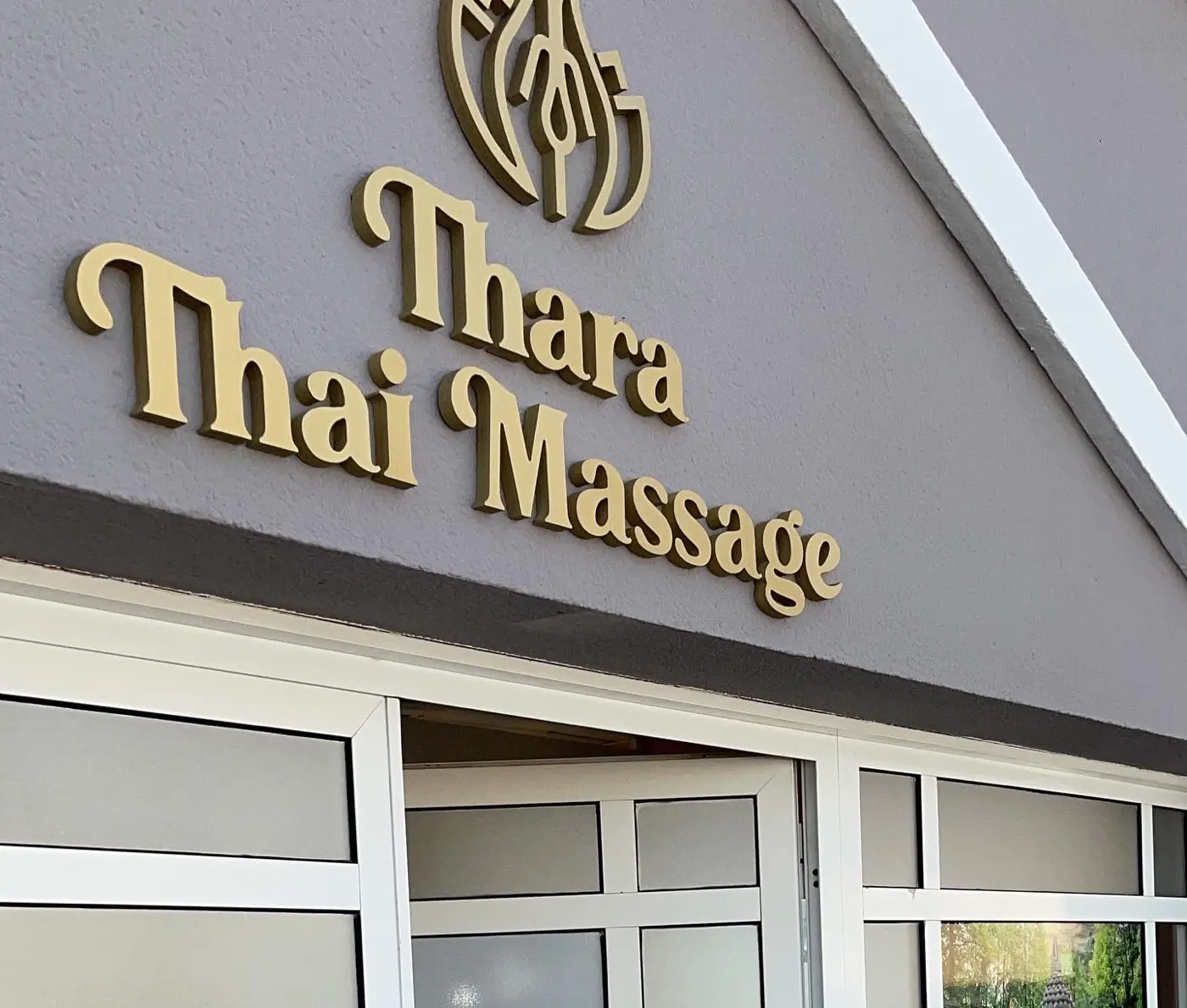 Letras corpóreas Thara Thai Massage